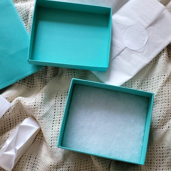 Tiffany & Co Accessory Gift Box w card, brand wrapping paper, shopping paper - Picture 4 of 8